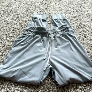 Lululemon mid-rise Joggers